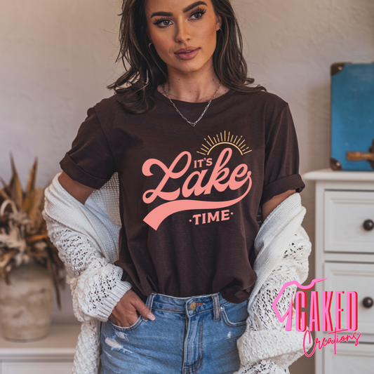 It’s Lake Time T-Shirt – Retro Summer Vibes Graphic Tee